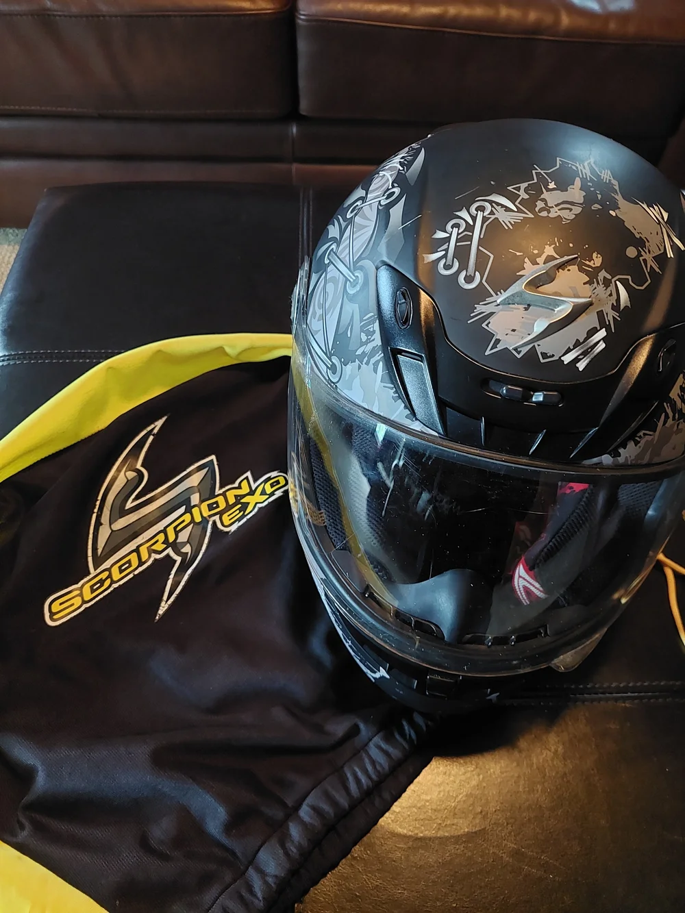 Scorpion EXO Black Graphic Full-Face Motorcycle Helmet - Picture 1 of 11
